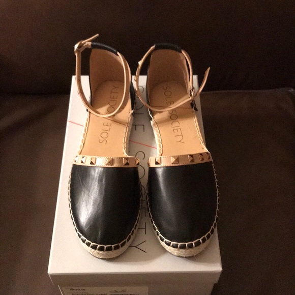 Sole Society Shoes - Sole Society black/light camel flats